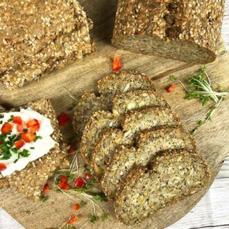 Koernerwunder-low-carb-glutenfrei-Eiweissbrot-LCHF-sojafrei-ketobrot