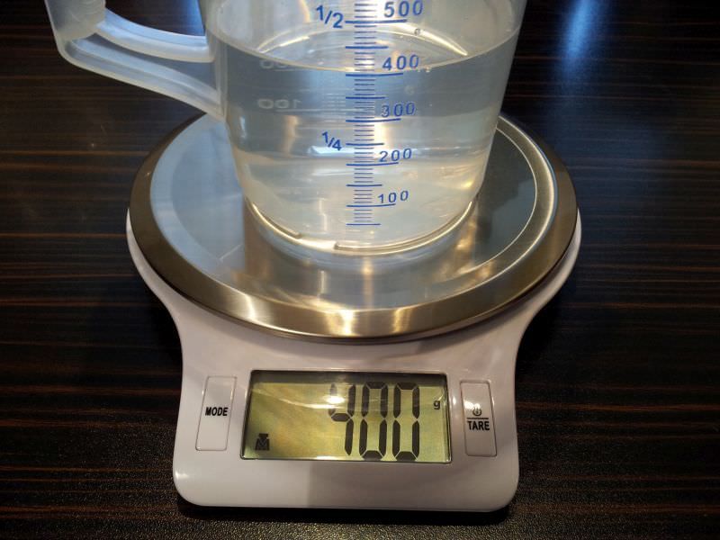Du benötigst exakt 400 ml Wasser. Für alle, bei denen es in der Küche öfter mal nur