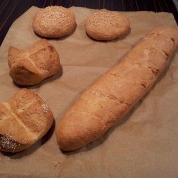 Baguettes und Spitzbrötchen kann man natürlich auch zaubern! Hierfür eignet sich die Backmischung 