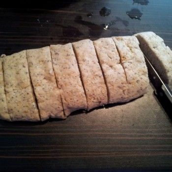 Teig zu einer Rolle formen und portionieren