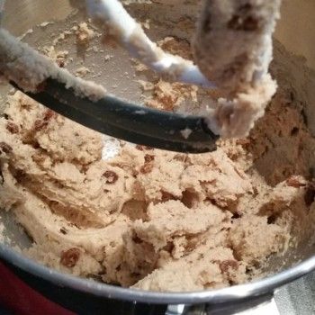 Der Teig ist fertig gerührt, wenn er anfängt, sich vom Schüsselrand zu lösen.