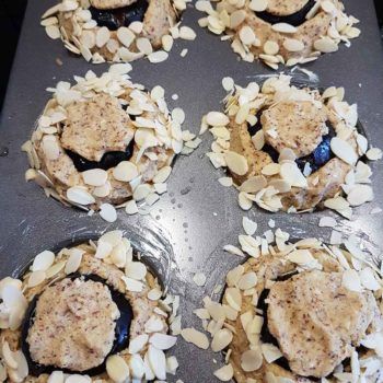 Pflaumenkuchen Zwetschgenkuchen lowcarb glutenfrei Zimteis Karamelleis zuckerfrei