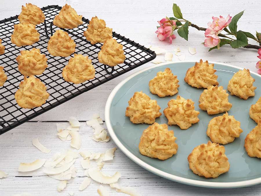 069-01_Weihnachtszauber-KOKOSMAKRONEN-low-carb-glutenfrei-keto-kekse