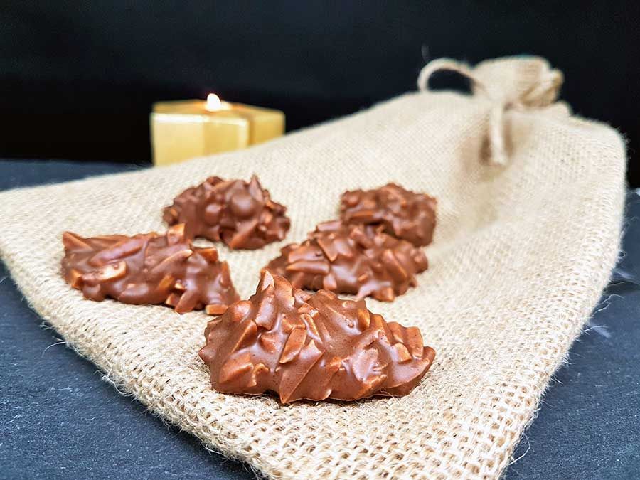 Low-Carb Schoko-Mandel-Berge Schoko-Crossies zuckerfrei keto paleo Weihnachtsgeschenk Selbstgemacht Rezept