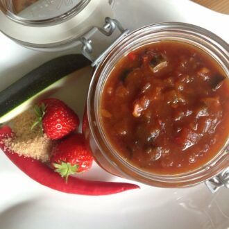 Erdbeer-Zucchini-Chutney lowcarb