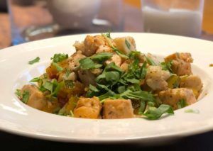 Lachs auf Nudeln mit Orangen-Gemüse-Sugo