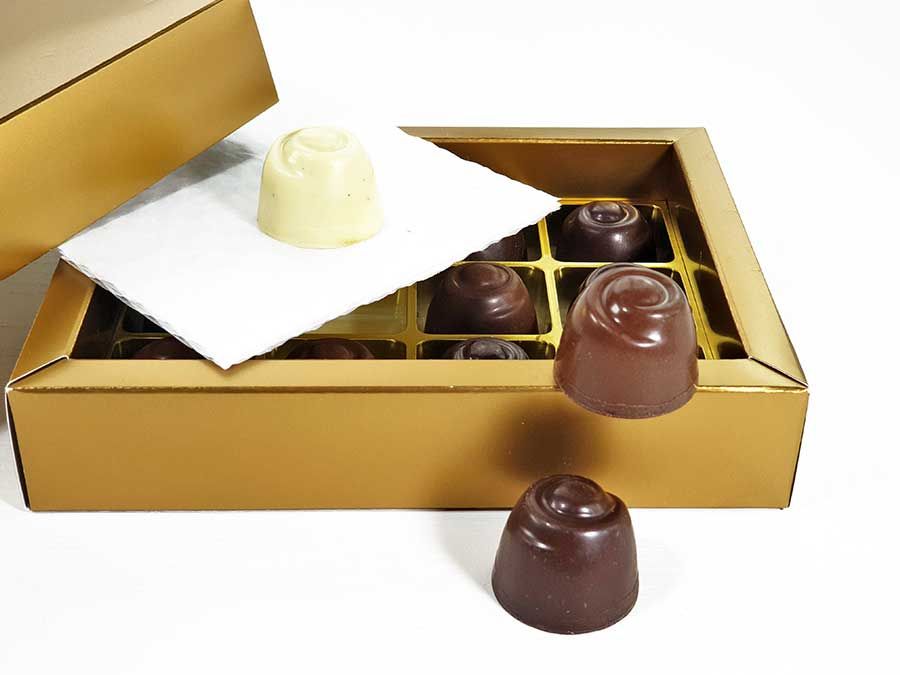 Choketo Low Carb & Keto Pralinés Großpackung mit 12 gefüllten, handgemachten Pralinen - Schokolade & Füllungen ohne Zuckerzusatz – xylitfrei