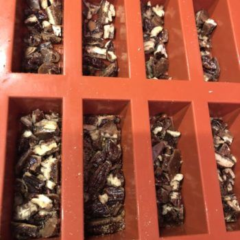 Rezept Schokoladenriegel weiß mit karamellisierten Pekannüssen lowcarb