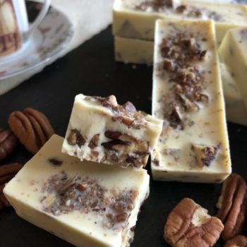 Rezept Schokoladenriegel weiß mit karamellisierten Pekannüssen lowcarb