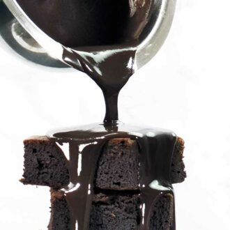 Schokoladenzauber-Schwarze-Sahne-zuckerfrei-low-carb-Schokolade-Pulver-keto-Guss-Brownie