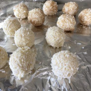 Rezept Kokostrüffel Kokospralinen lowcarb zuckerfrei keto