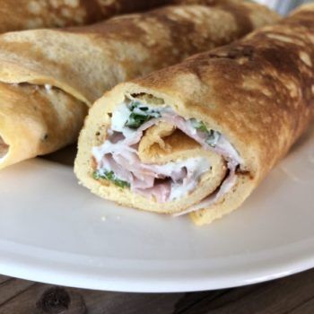 Rezept Herzhaft gefüllte Pfannkuchen-Röllchen mit Joghurt-Dip lowcarb glutenfrei