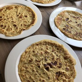 Rezept Herzhaft gefüllte Pfannkuchen-Röllchen mit Joghurt-Dip lowcarb glutenfrei