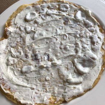 Rezept Herzhaft gefüllte Pfannkuchen-Röllchen mit Joghurt-Dip lowcarb glutenfrei
