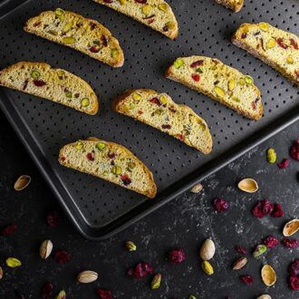 297-00_Master Class Keksblech Backblech 39x27 perforiert_low carb knusprig Backen KCMCCB3