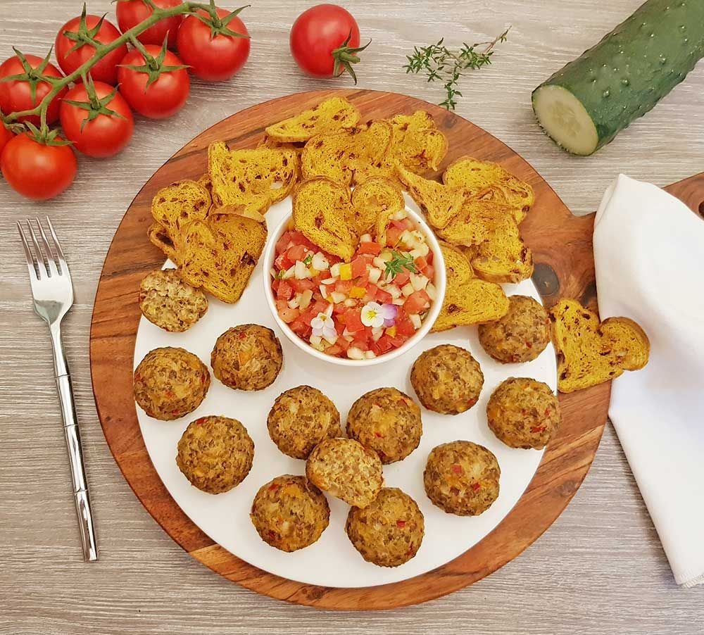 Rezept Grillwurstballs mit Sommer Salsa & Brotchips lowcarb glutenfrei