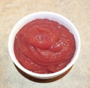 Hörnchen aus Mandelteig mit einer leckeren Füllung aus Rotweinbirnen. Pro Stück nur 5g Kohlenhydrate.