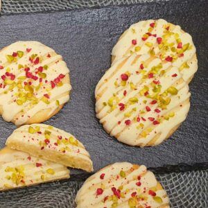 Den Teig 15 Minuten entspannen lassen.