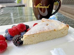 Total fluffiger Käsekuchen mit Fluff aus unserem Fluffzauber - himmlich flaumig! Pro Stück NUR 3g Kohlenhydrate, nur 103kal und satte 13g Protein.