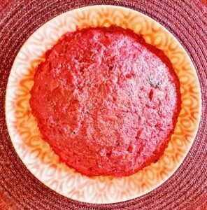 Die Roten Rüben-Mischung, Gewürze, Zitrusfaser, gerieben Käse hinzufügen und durchmischen.