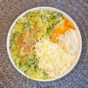 Rezept Zucchini Käse Ecken mit Tomaten Joghurt Dip low-carb keto glutenfrei