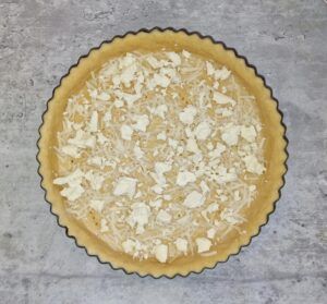 Für Kürbisfreunde ein Highlight. Quiche mit Kürbis, Saurer Sahne und Feta. Pro Stück nur 3g Kohlenhydrate.