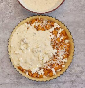 Für Kürbisfreunde ein Highlight. Quiche mit Kürbis, Saurer Sahne und Feta. Pro Stück nur 3g Kohlenhydrate.